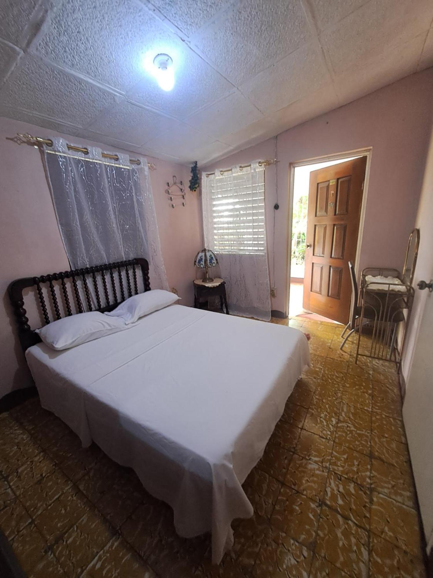 Kingston Airport Bed And Breakfast 外观 照片